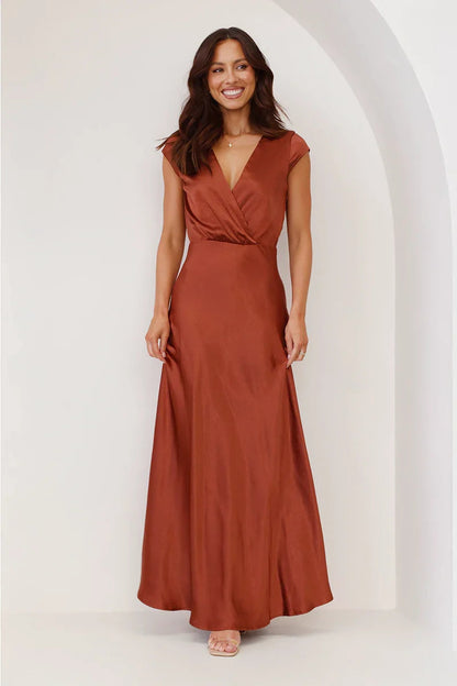 Beautifully Finished Dress in a Timeless Design