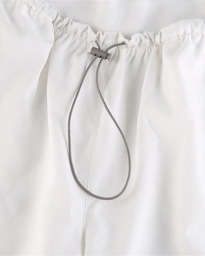 Effortlessly Elegant Pants with a Timeless Design