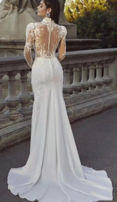 Gracefully Styled Dress for Any Occasion