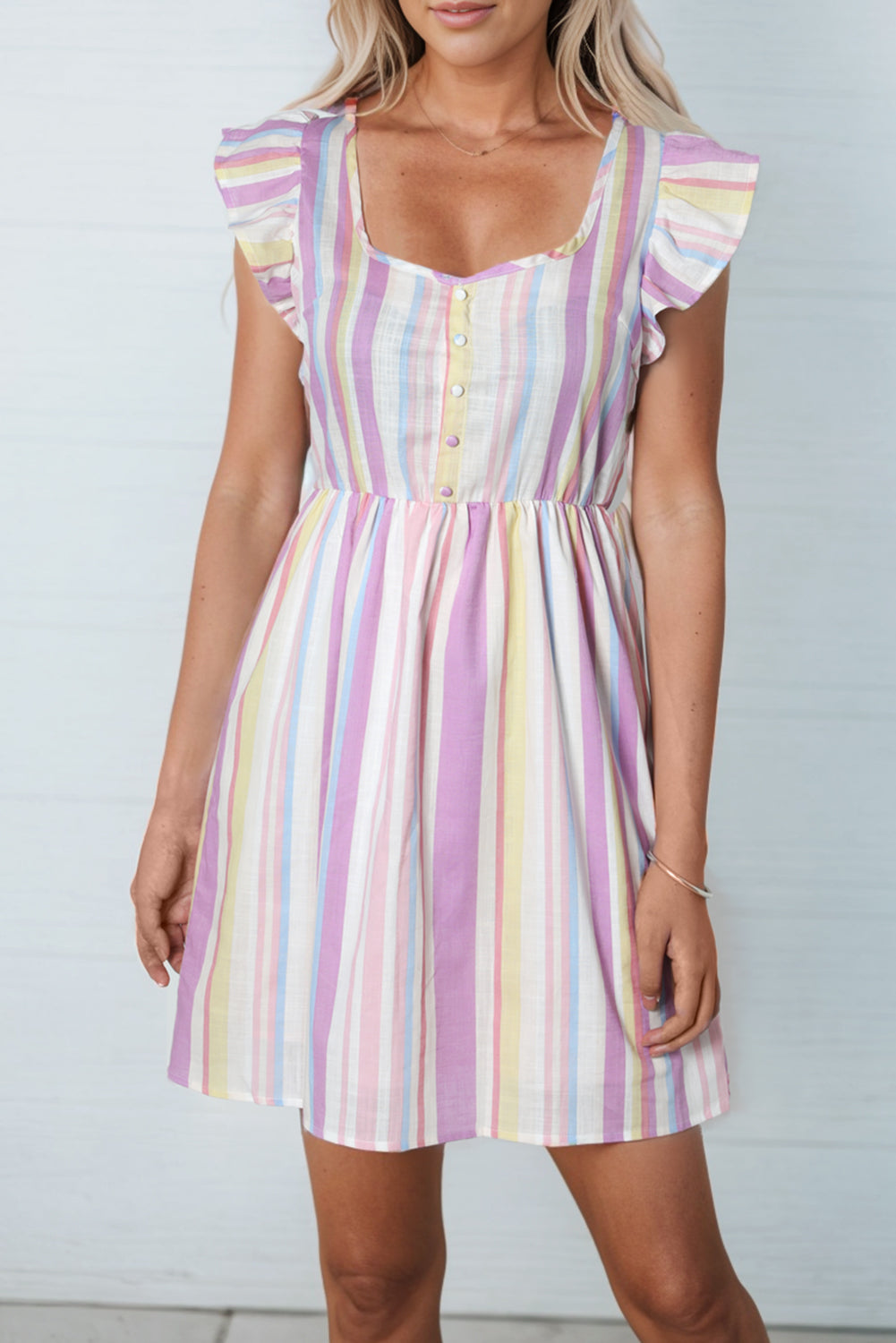 Beautifully Finished Dress in a Timeless Design