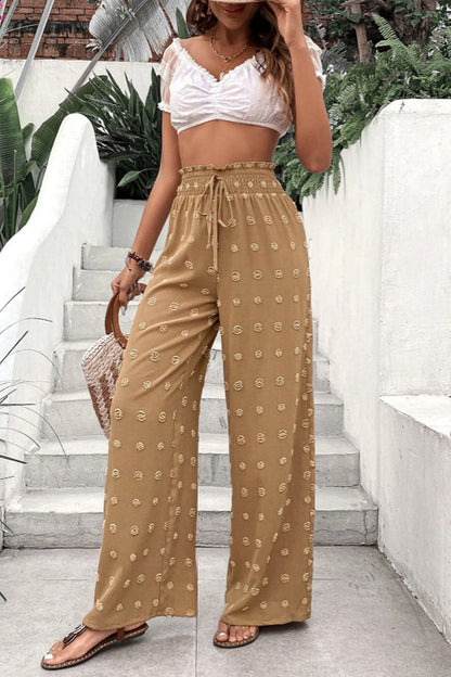 Effortlessly Elegant Trousers with a Timeless Design
