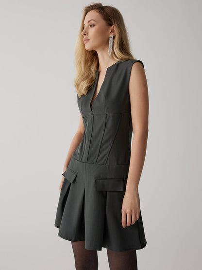 Beautifully Crafted Dress in a Classic Style