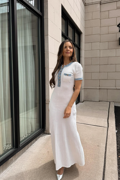 Beautifully Finished Dress in a Timeless Design