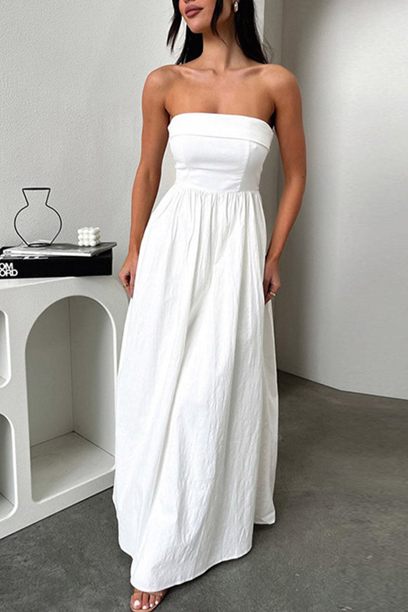 Beautifully Finished Dress in a Timeless Design
