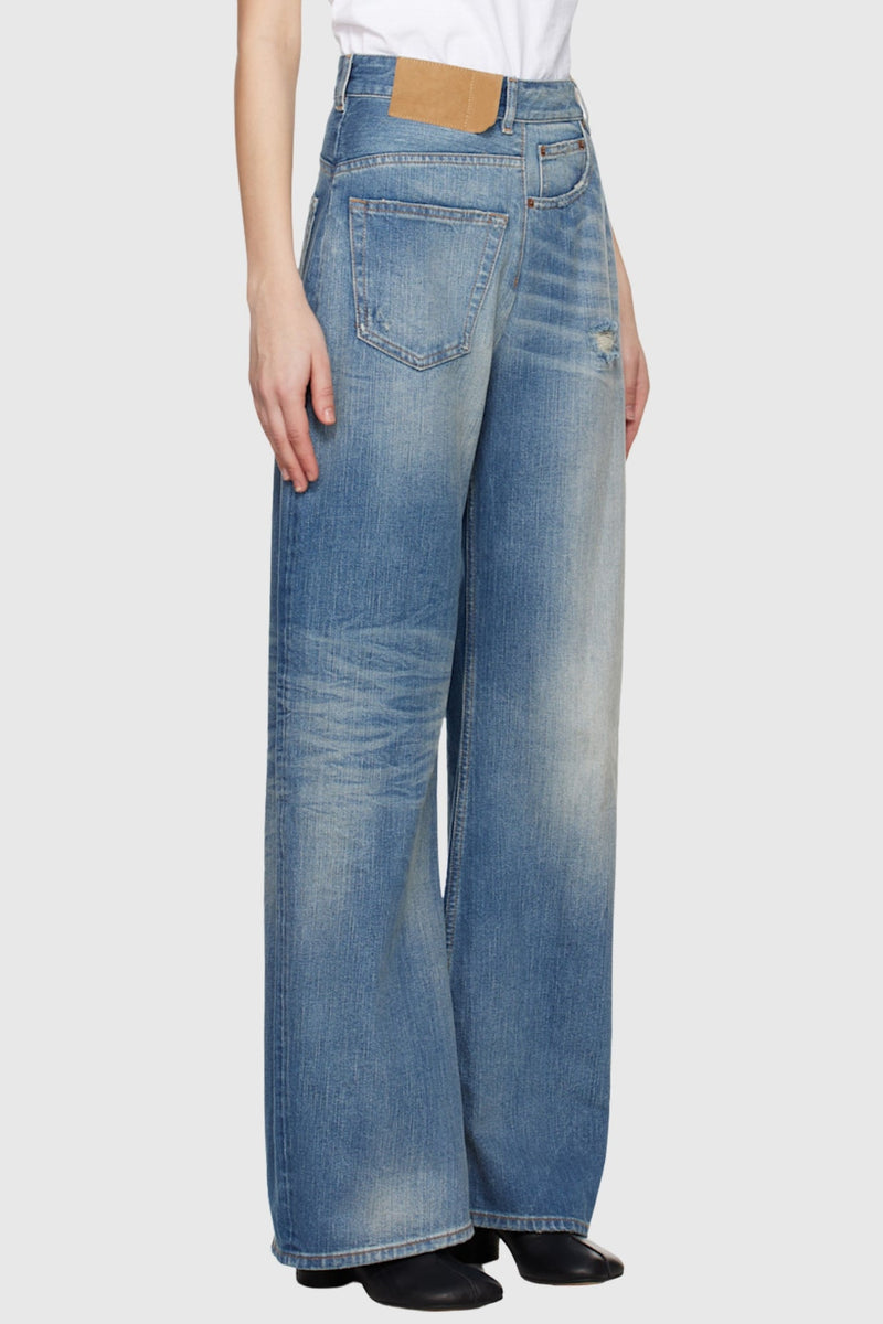 Well Tailored Garment with a Graceful Silhouette