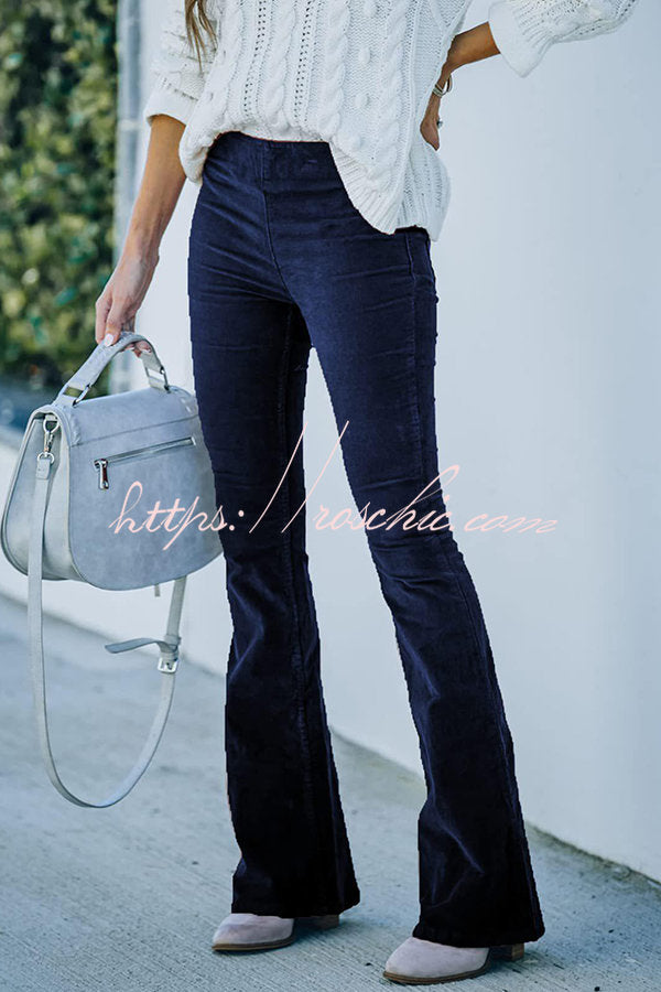 Effortlessly Elegant Pants with a Timeless Design