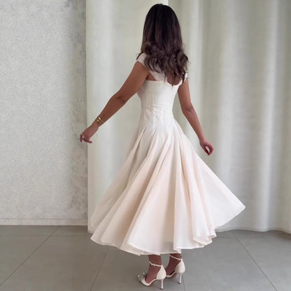 Effortlessly Elegant Dress with a Timeless Design
