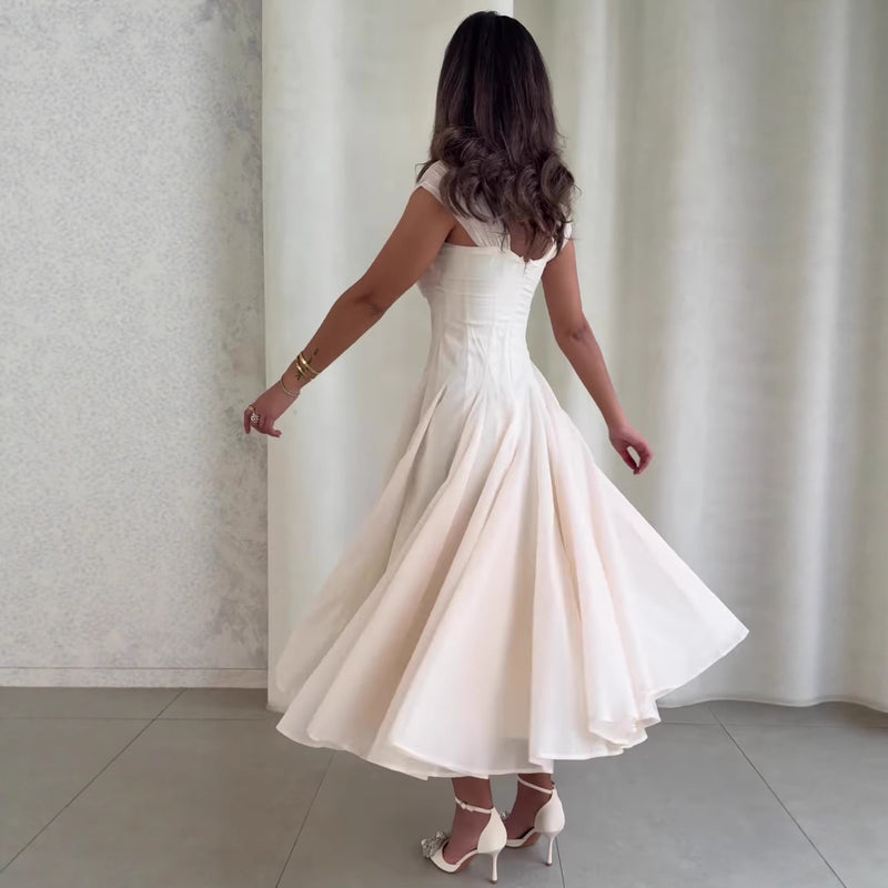 Effortlessly Elegant Dress with a Timeless Design
