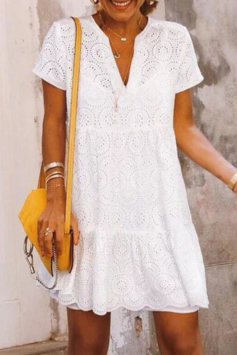 Effortlessly Elegant Dress with a Timeless Design