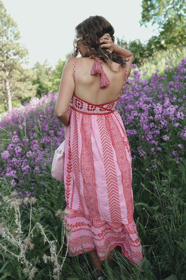 Effortlessly Elegant Dress with a Timeless Design