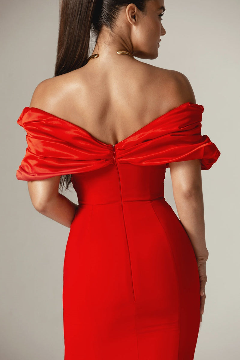 Gracefully Styled Dress for Any Occasion