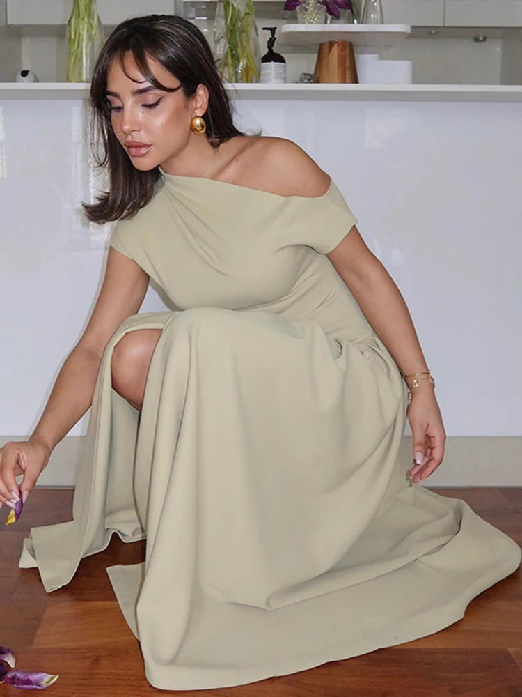 Gracefully Styled Dress for Any Occasion