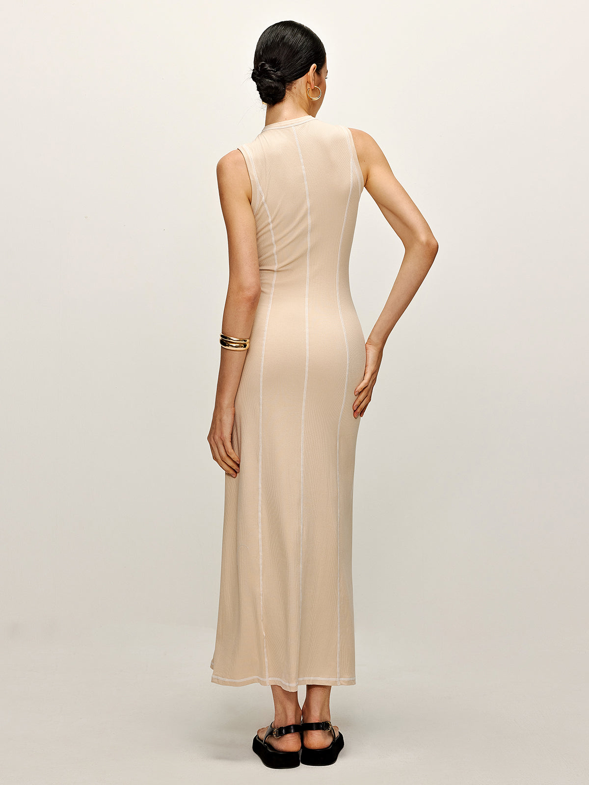 Sophisticated Dress with a Clean Classic Look