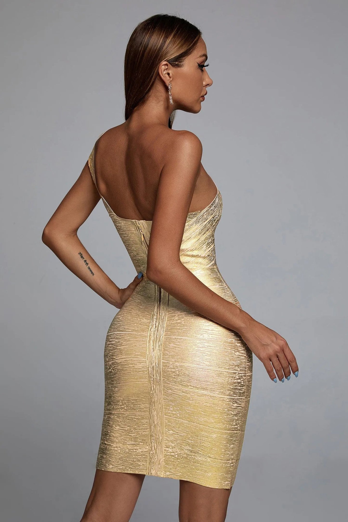 Well Tailored Dress with a Graceful Silhouette