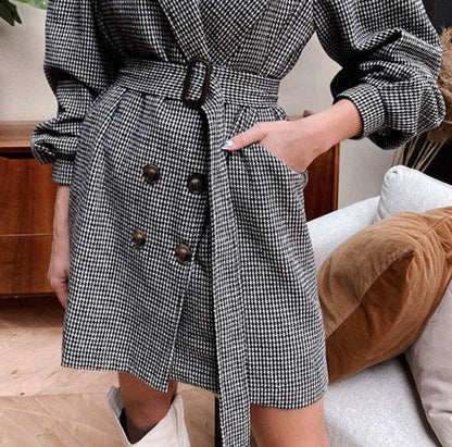 Classic Vintage Dress with a Flattering Fit