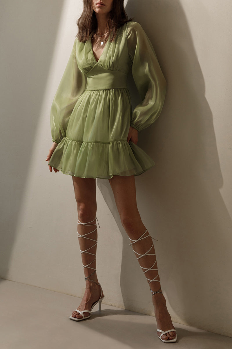 Effortlessly Elegant Dress with a Timeless Design