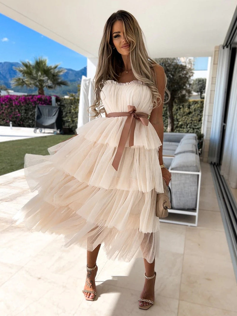 Beautifully Finished Dress in a Timeless Design