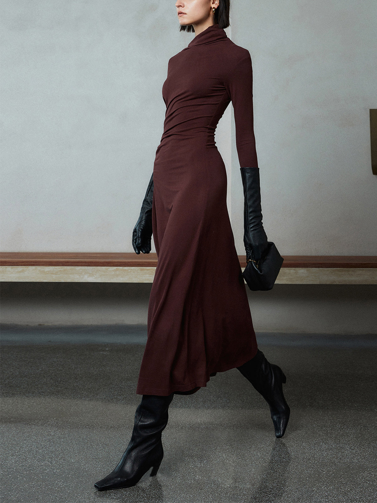 Well Tailored Dress with a Graceful Silhouette