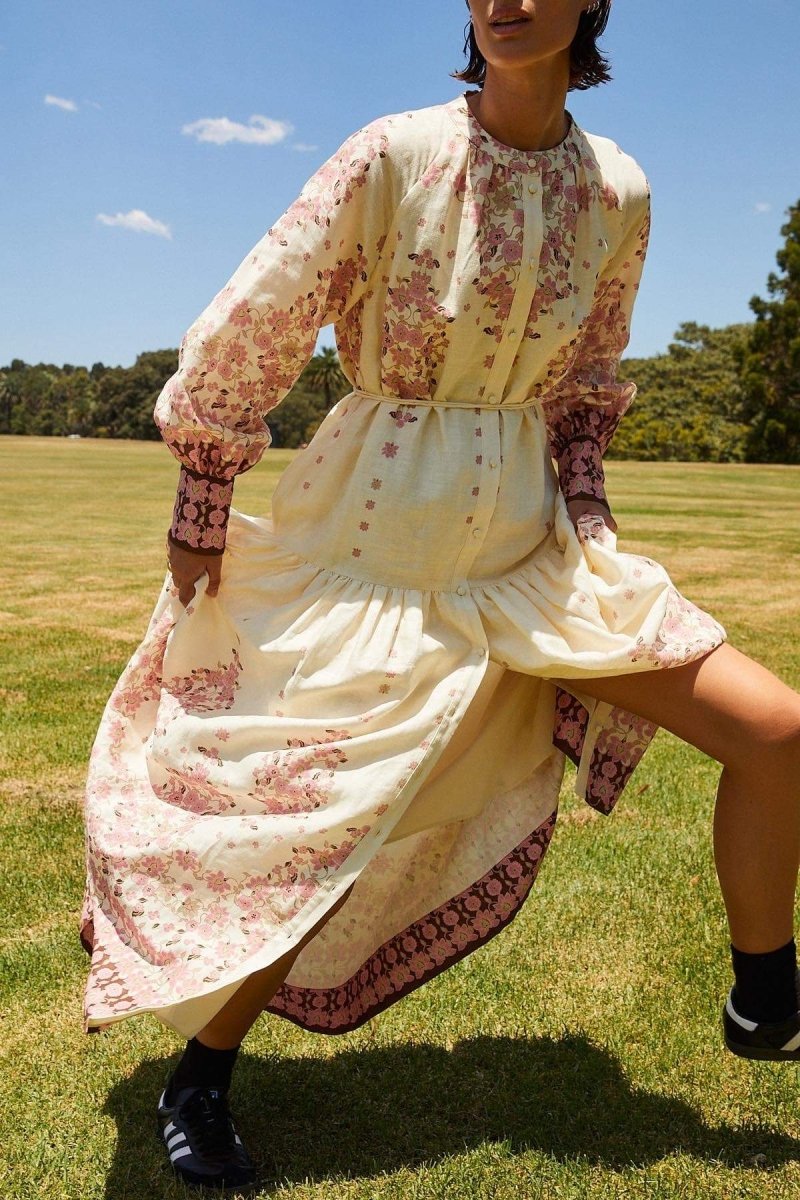 Effortlessly Elegant Dress with a Timeless Design