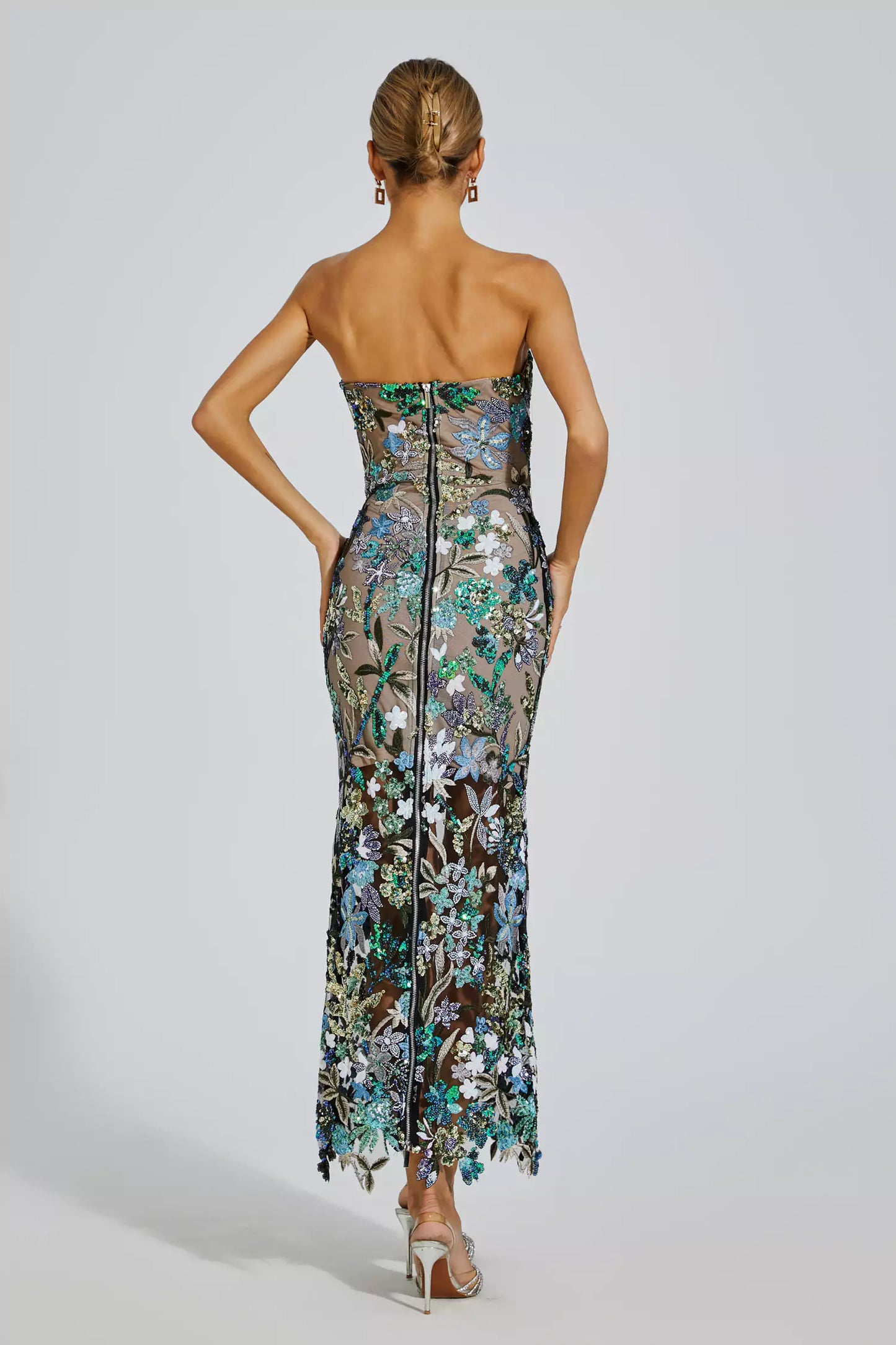 Gracefully Styled Dress for Any Occasion