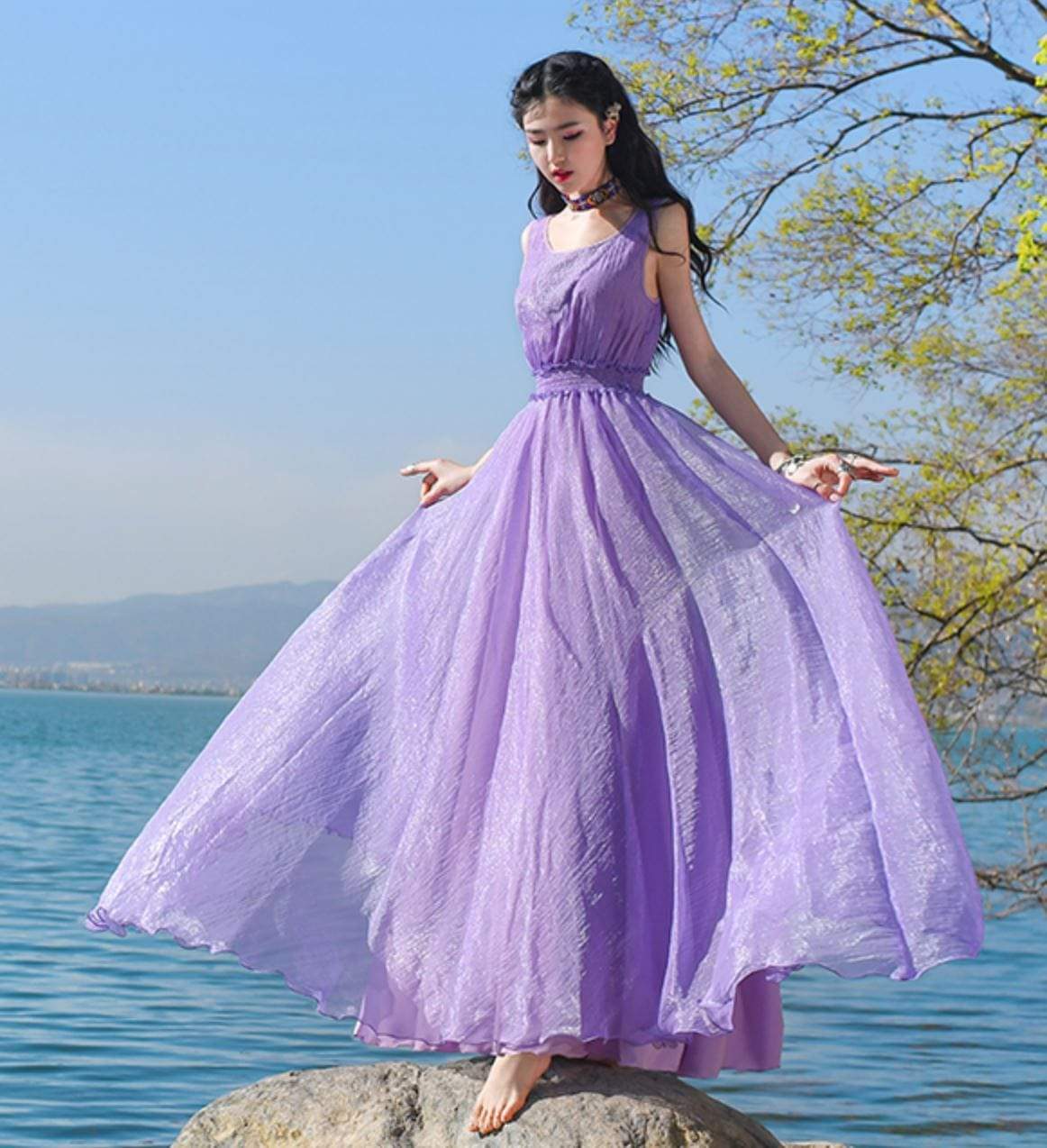 Well Tailored Dress with a Graceful Silhouette