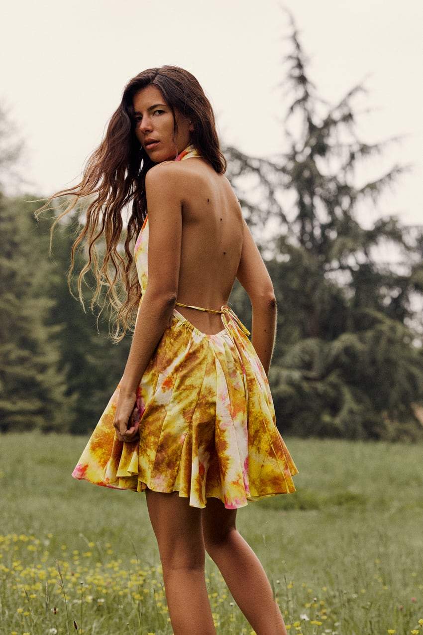 Beautifully Finished Dress in a Timeless Design