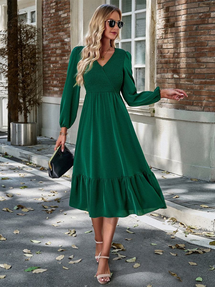 Beautifully Finished Dress in a Timeless Design
