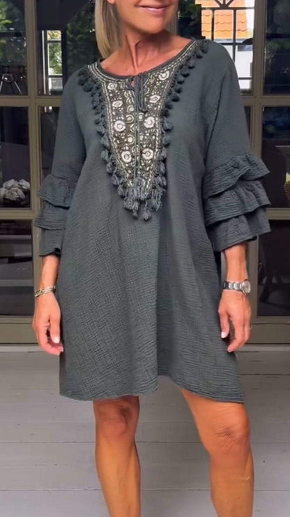 Well Tailored Dress with a Graceful Silhouette