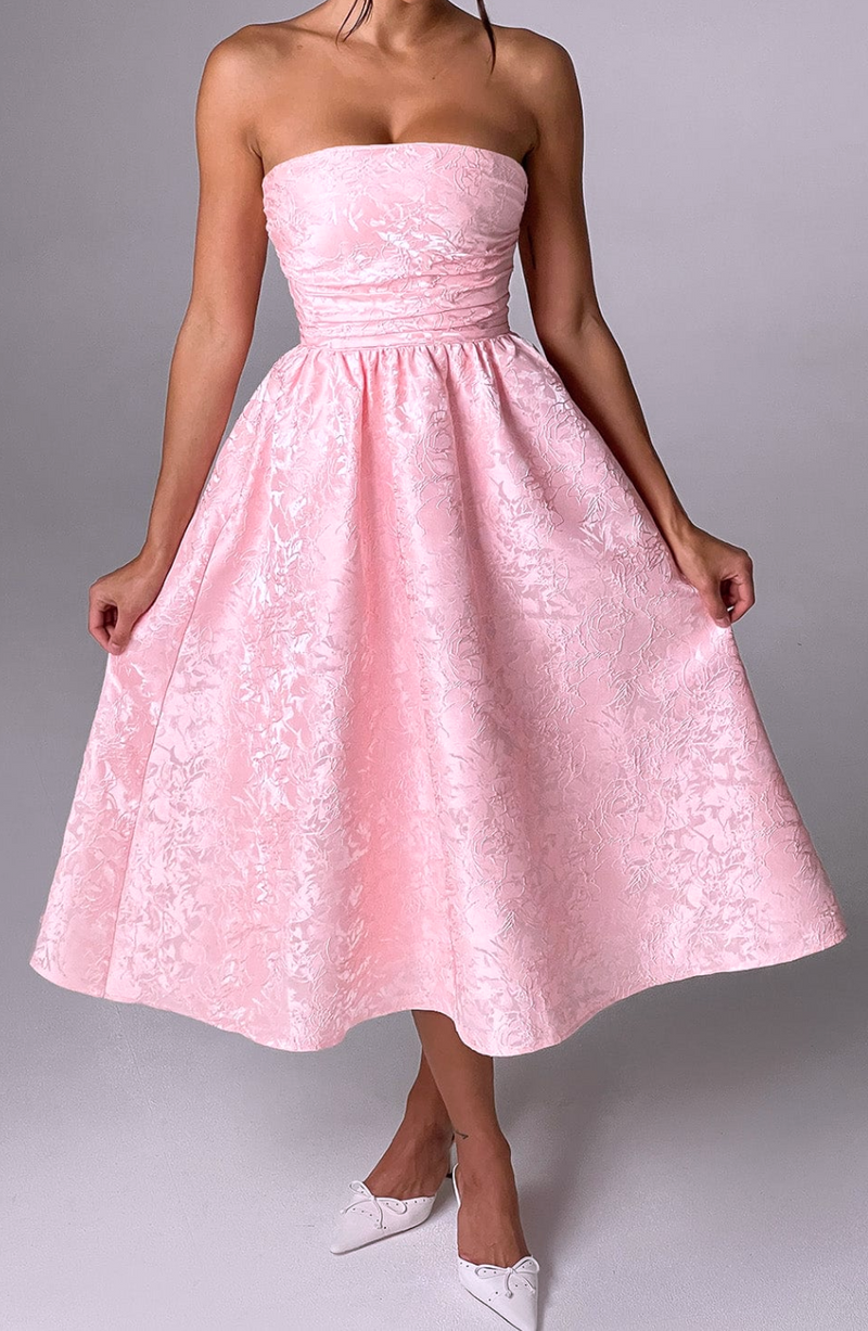 Gracefully Styled Dress for Any Occasion
