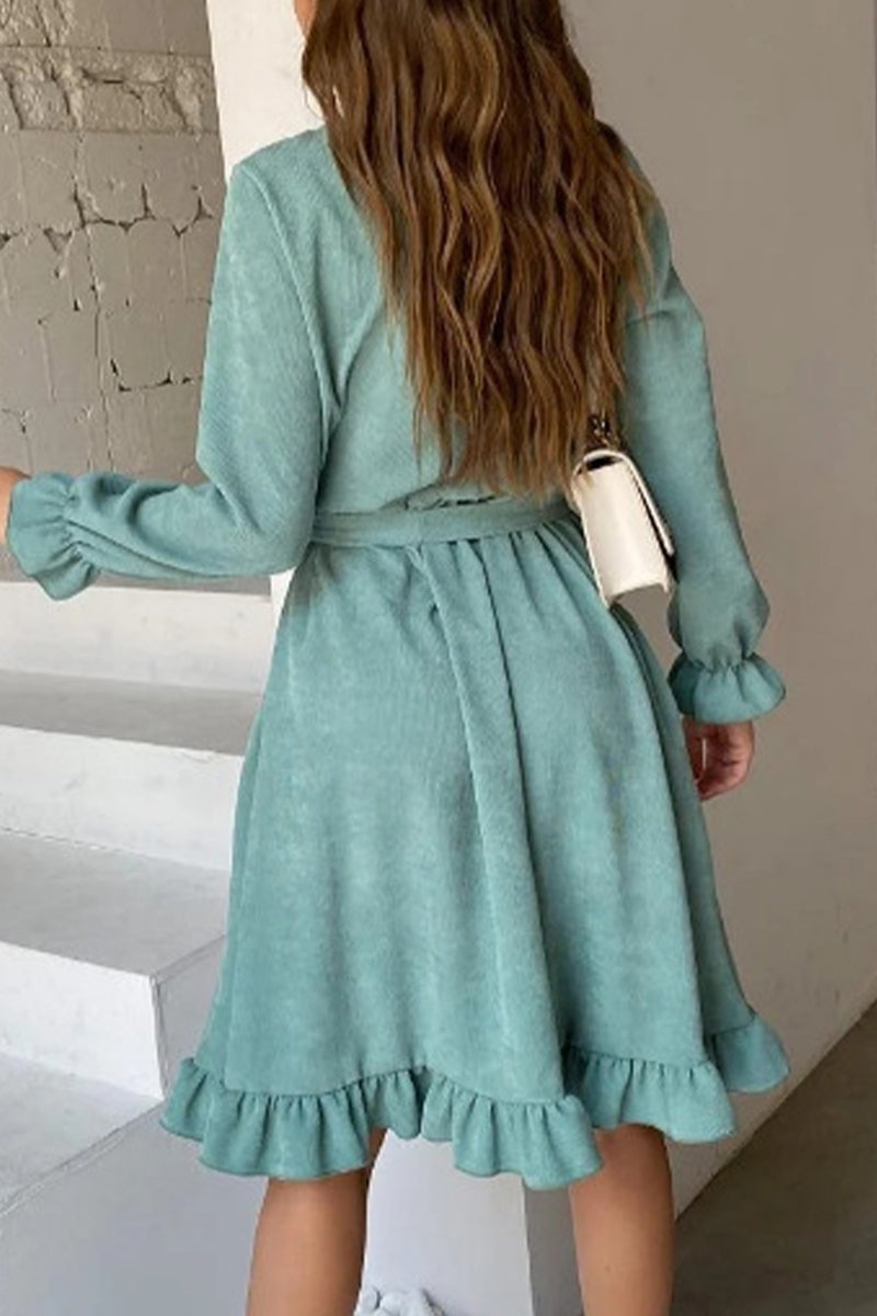 Effortlessly Elegant Dress with a Timeless Design