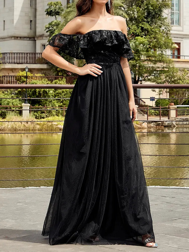 Well Tailored Dress with a Graceful Silhouette