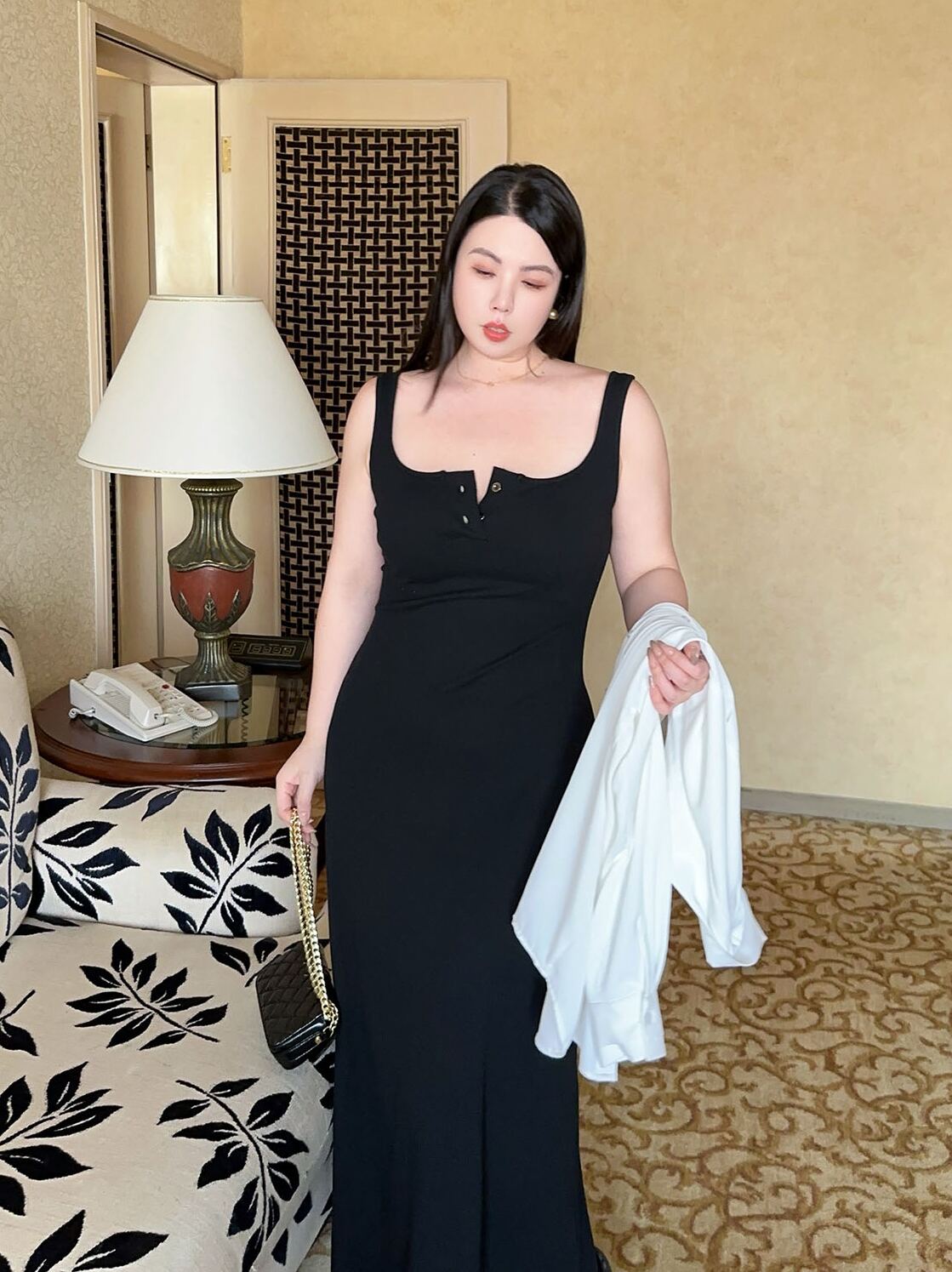 Effortlessly Elegant Dress with a Timeless Design
