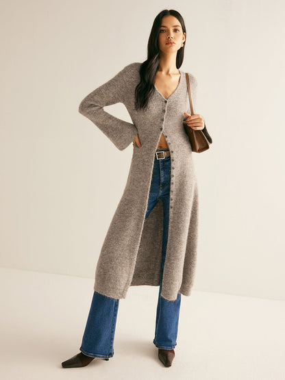 Effortlessly Elegant Sweater with a Timeless Design