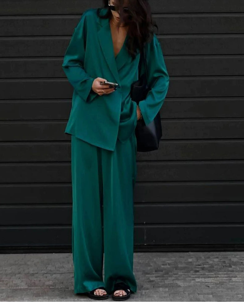 Classic Vintage Trousers with a Flattering Fit