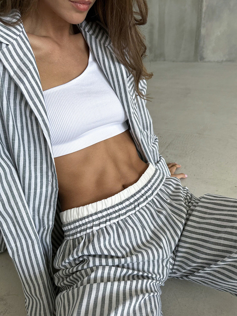 Effortlessly Elegant Pants with a Timeless Design