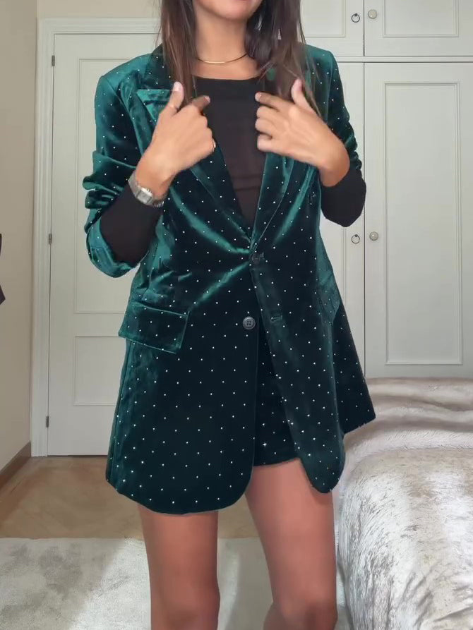 Well Tailored Jacket with a Graceful Silhouette