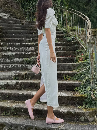 Well Tailored Dress with a Graceful Silhouette