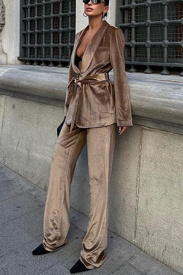 Classic Vintage Pants with a Flattering Fit