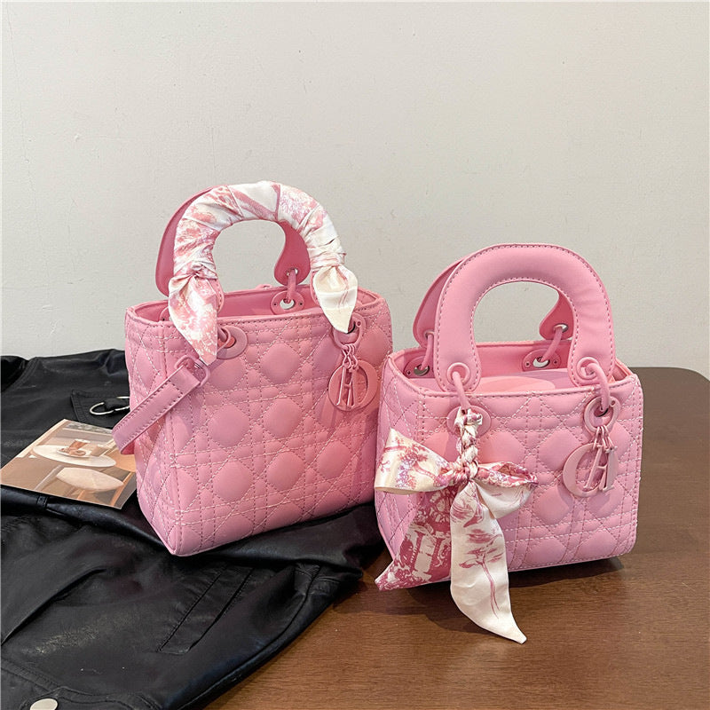 Classic Vintage Bag with a Flattering Fit