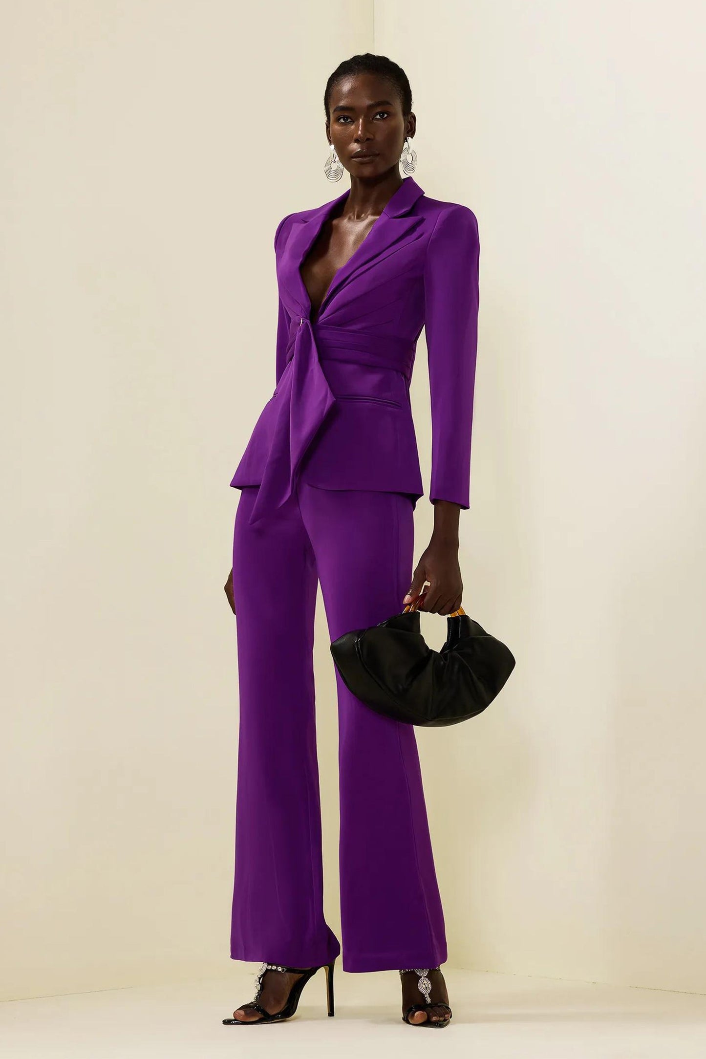 Well Tailored Pants with a Graceful Silhouette