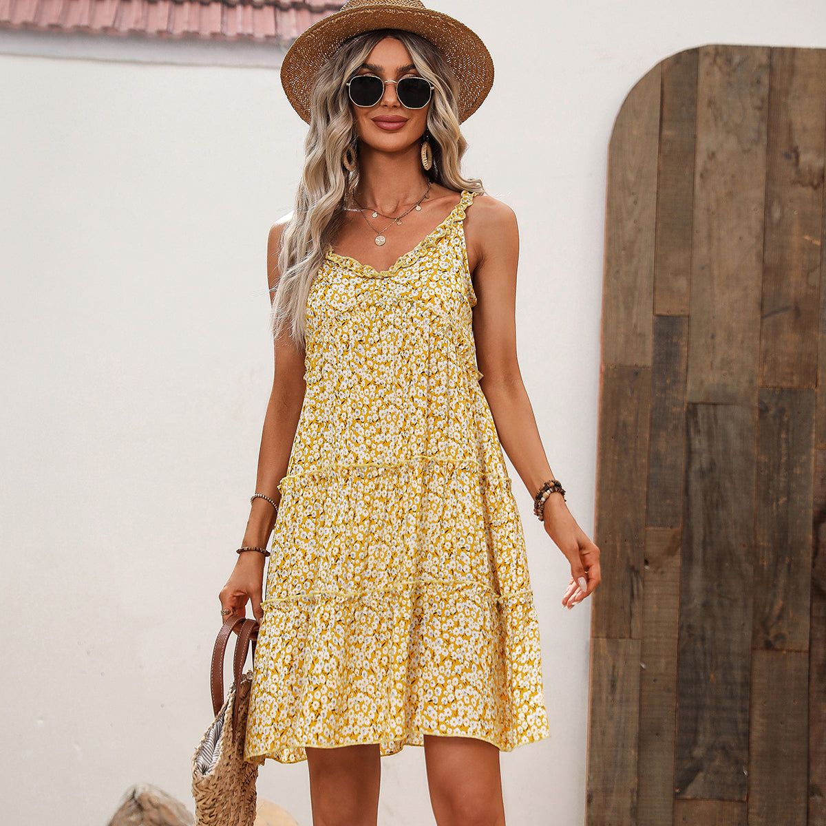 Effortlessly Elegant Dress with a Timeless Design