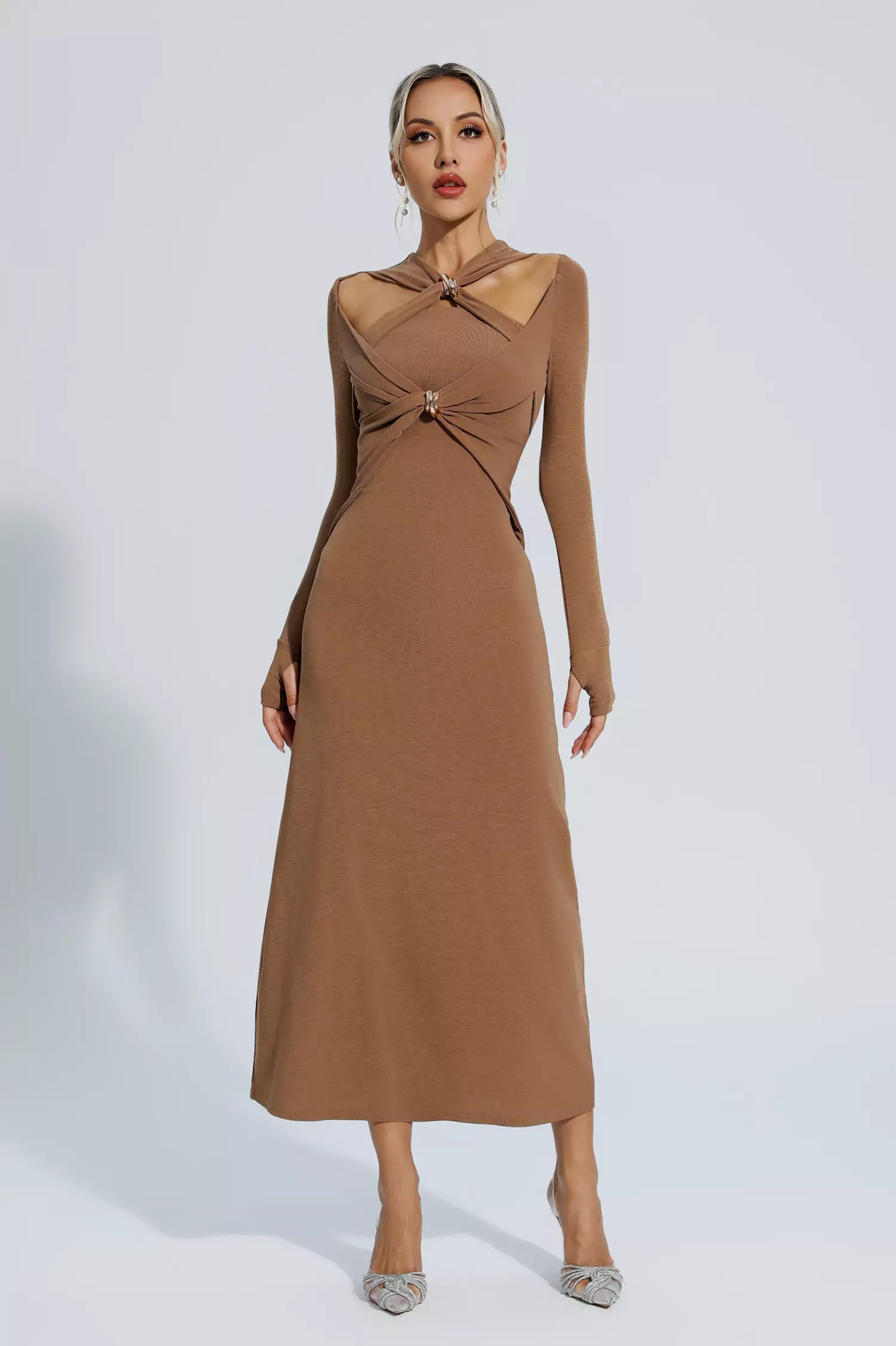 Beautifully Finished Dress in a Timeless Design