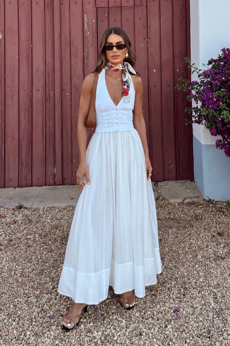 Beautifully Finished Dress in a Timeless Design