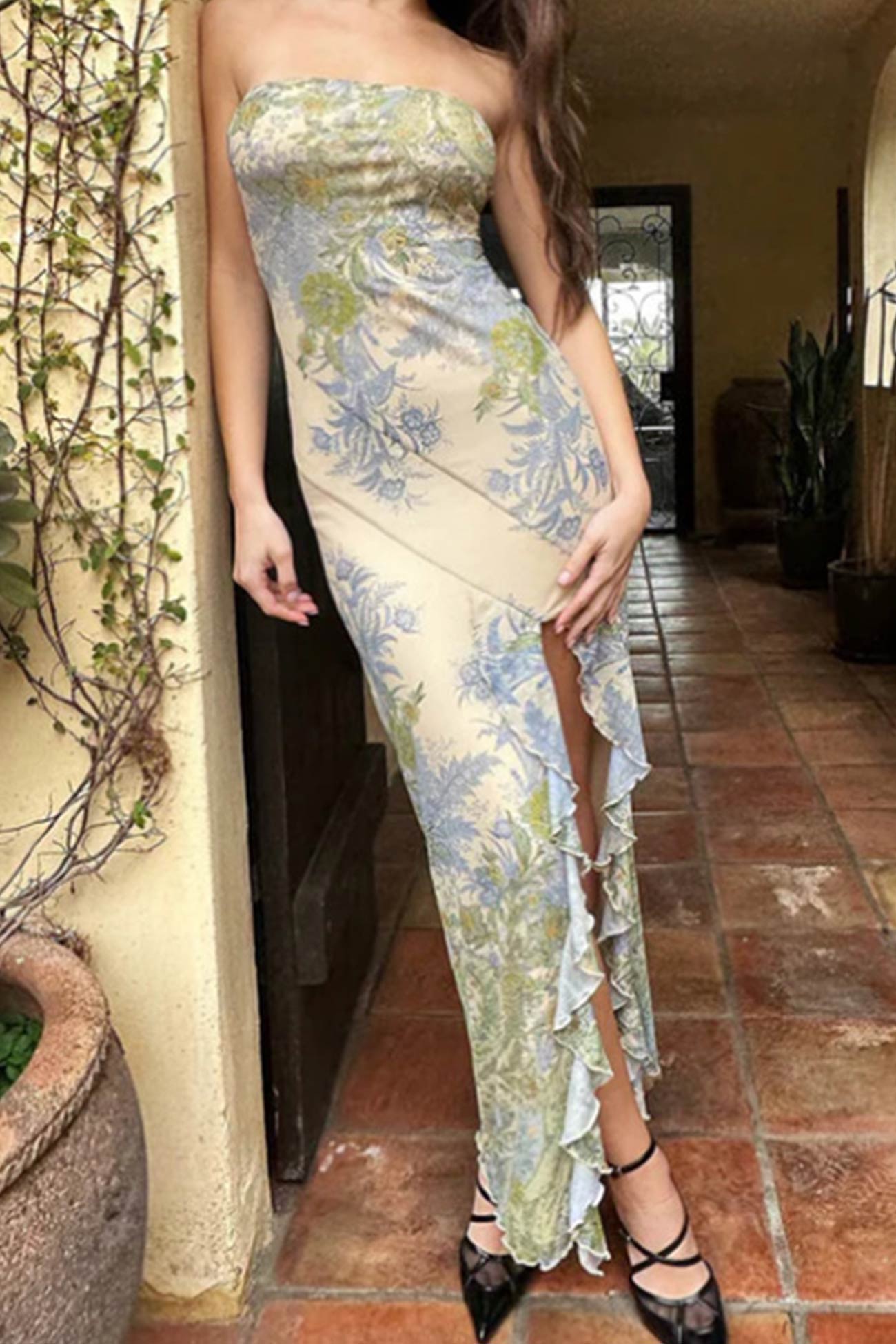 Classic Vintage Dress with a Flattering Fit