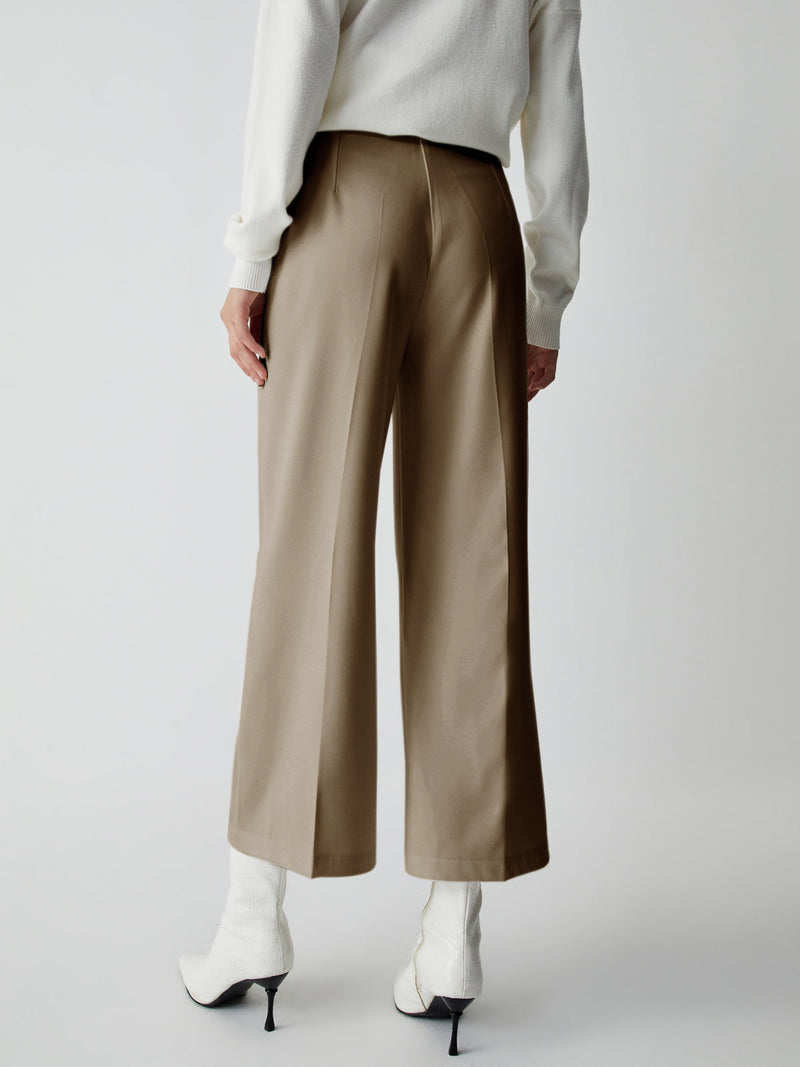 Polished Pants with an Effortless Classic Look