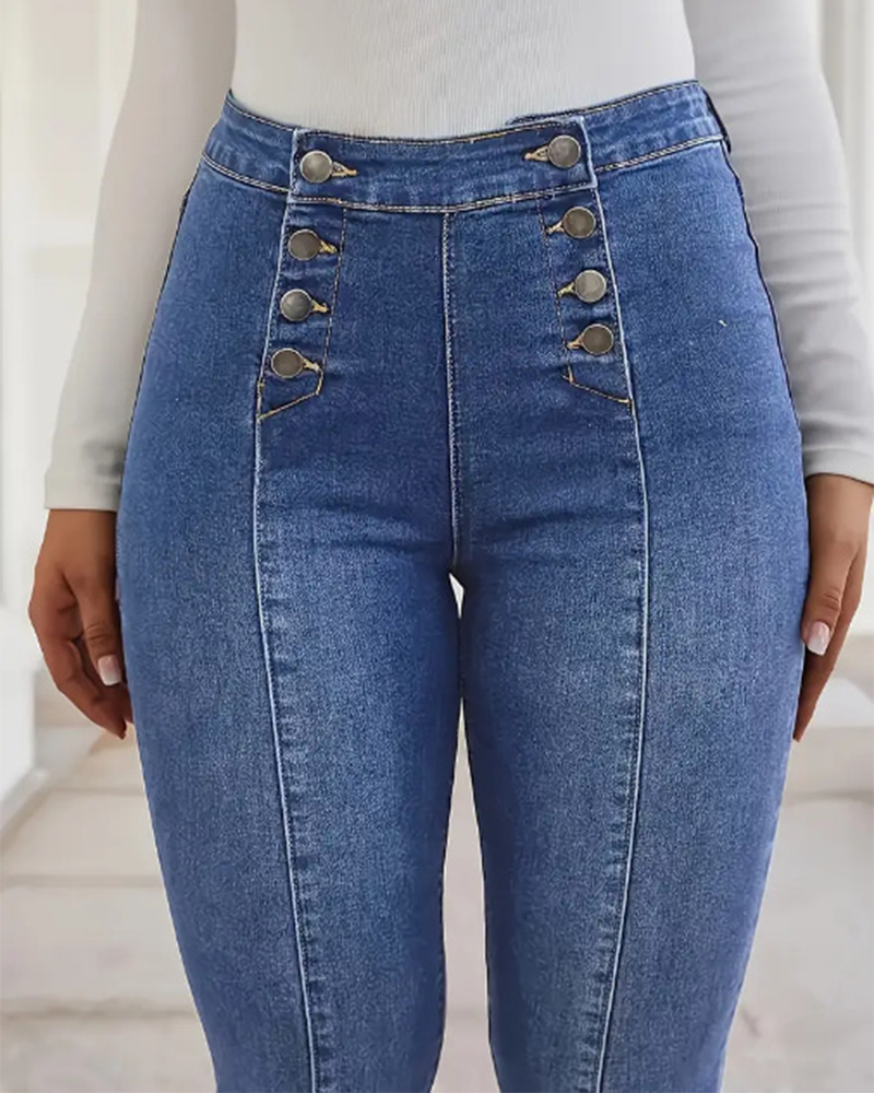 Sophisticated Garment with a Clean Classic Look