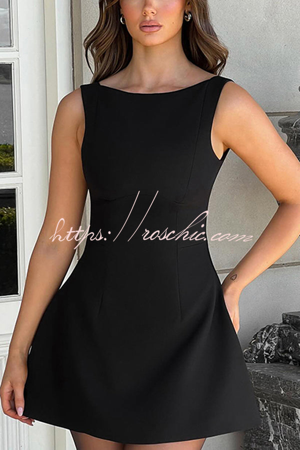 Beautifully Finished Dress in a Timeless Design