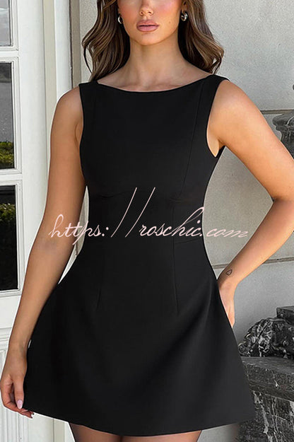 Beautifully Finished Dress in a Timeless Design