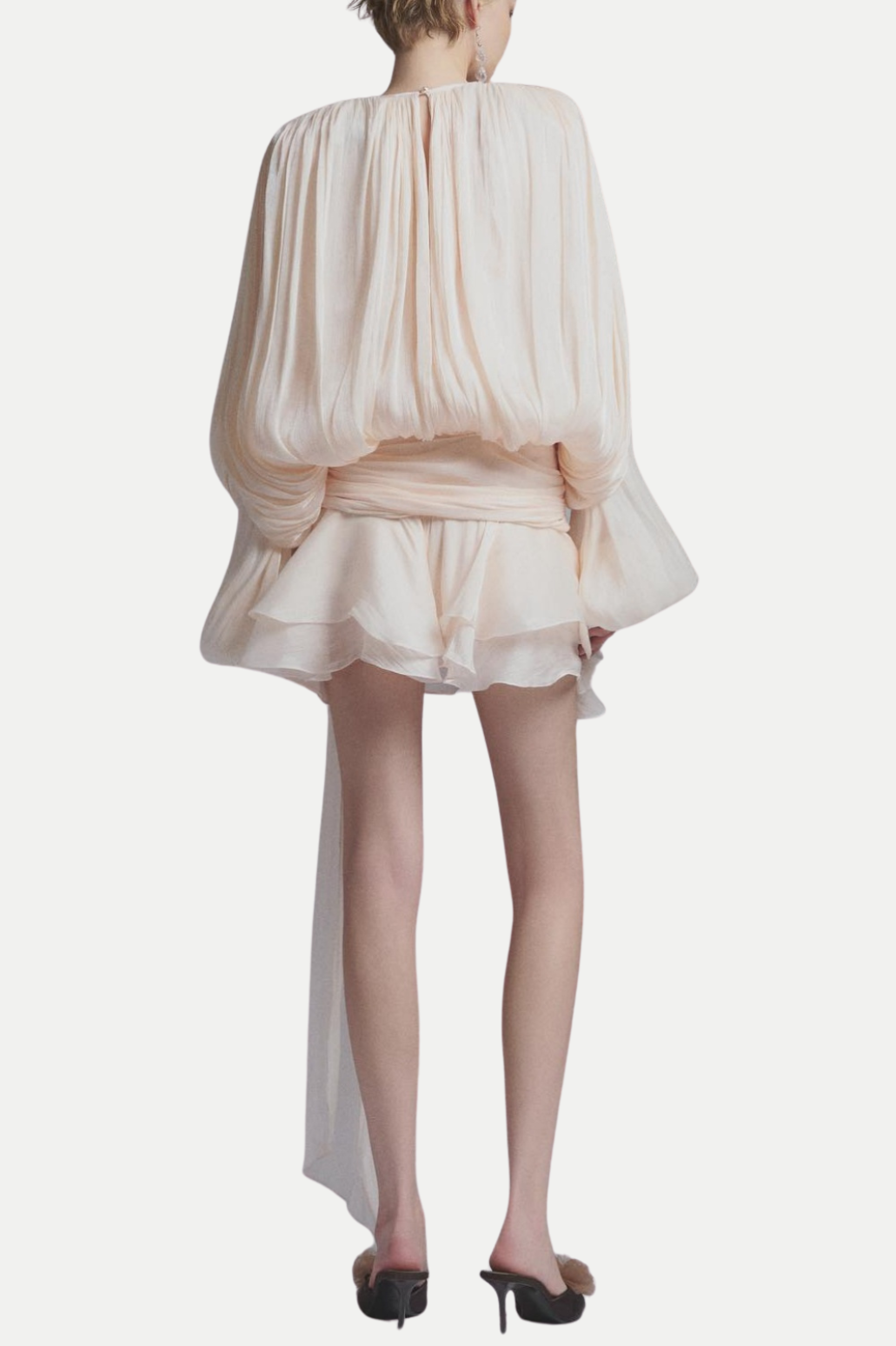 Well Tailored Dress with a Graceful Silhouette