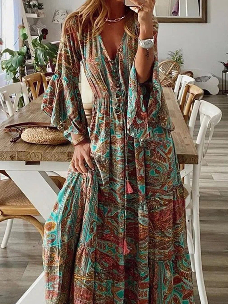 Beautifully Finished Dress in a Timeless Design